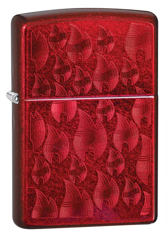 Ein wunderbares Candy Apple Red Zippo Benzinfeuerzeug mit vielen gravierten Zippo Flammen Emblemen. Dezent und doch intensiv im Detail.