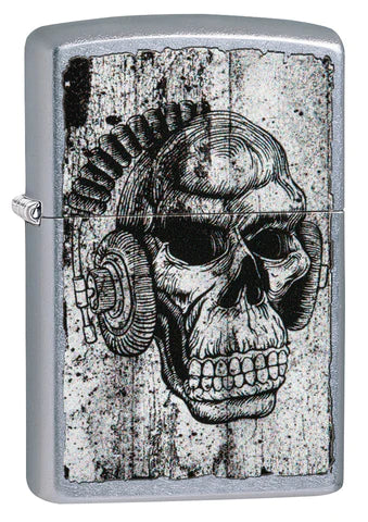 Dieses Street Chrome Zippo Benzinfeuerzeug stellt die Verbindung zwischen Tod und Musik her. Ein Totenkopf mit Kopfhörer.