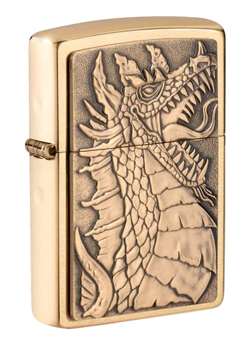 Dieser feuerspeiende Drachen steht im Zentrum eines tollen Brushed Brass Emblem Zippo Feuerzeuges. Ein schönes Motiv mit vielen kleinen Details.