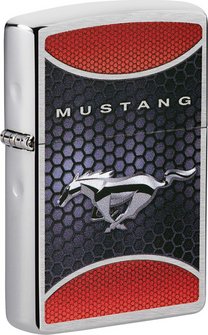 Das Zippo Ford Mustang Chrome besticht durch eine schöne Farbkombination mit dem feurigen Mustang im Zentrum. Ein tolles Brushed Chrome Color Image Zippo Benzinfeuerzeug.
