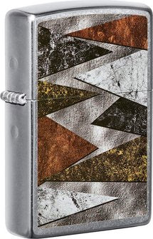 Als Color Image auf diesem Street Chrome Zippo Benzinfeuerzeug wird ein wunderbares und farbenfrohes Muster dargestellt. Die geometrischen Formen greifen in einander über.