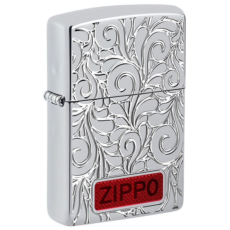 Als Basis, ein edles Armor High Polished Chrome Zippo Benzinfeuerzeug, veredelt mit einem schönen floralen Muster und dem Zippo Logo als Epoxy Inlay. Ein wunderbares Deep Carved Design.