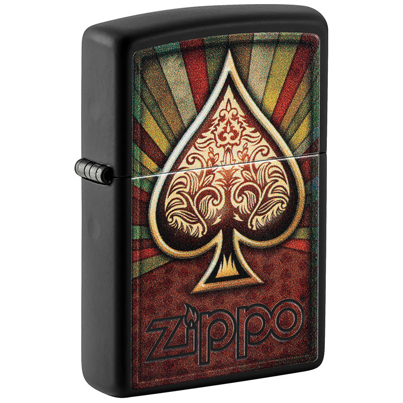Das Zippo Ace of Spade wurde als Color Image auf einem Black Matte Modell hergestellt. Eine schöne Farbkombination.