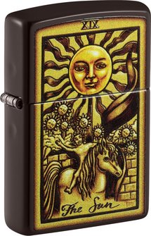 Eine wunderbare Ausführung einer Tarot Karte auf einem Brown Matte Zippo Feuerzeug.