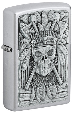 Ein furchterregender Totenkopf eines Kriegers, sehr detailliert gestaltet, ein schönes Zippo Totenkopf Feuerzeug.