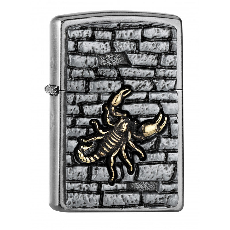 Ein wunderbares Zippo Skorpion Feuerzeug. Das Emblem zeigt den Skorpion auf einer Steinwand. Ein wunderbares Zippo Feuerzeug.